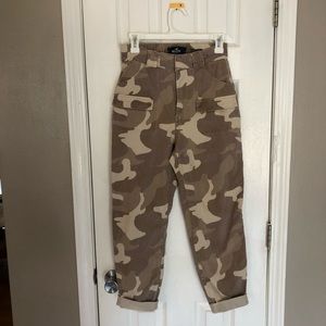NWOT. Hollister ultra high rise mom camo pants.